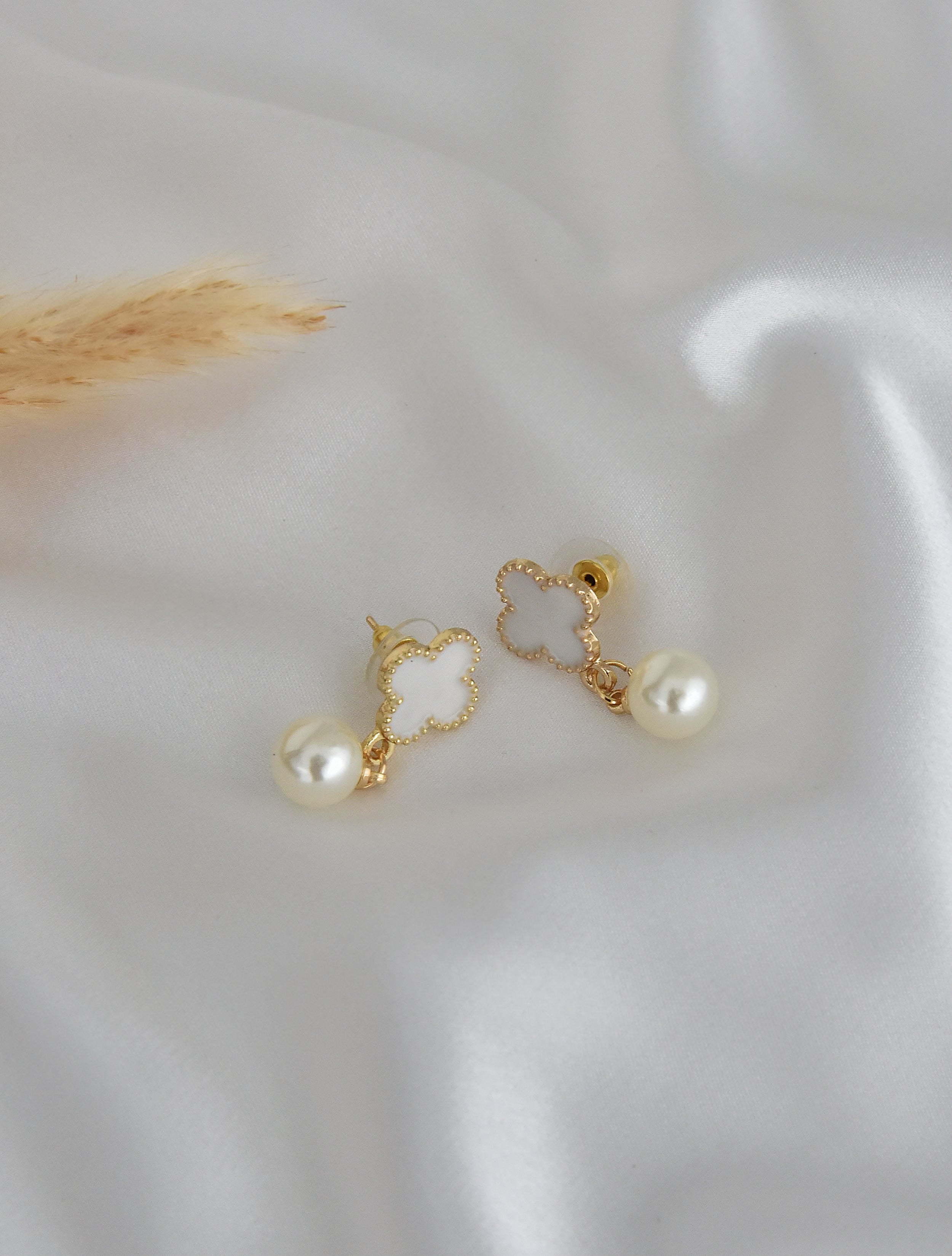 Clover Leaf Pearl Drops