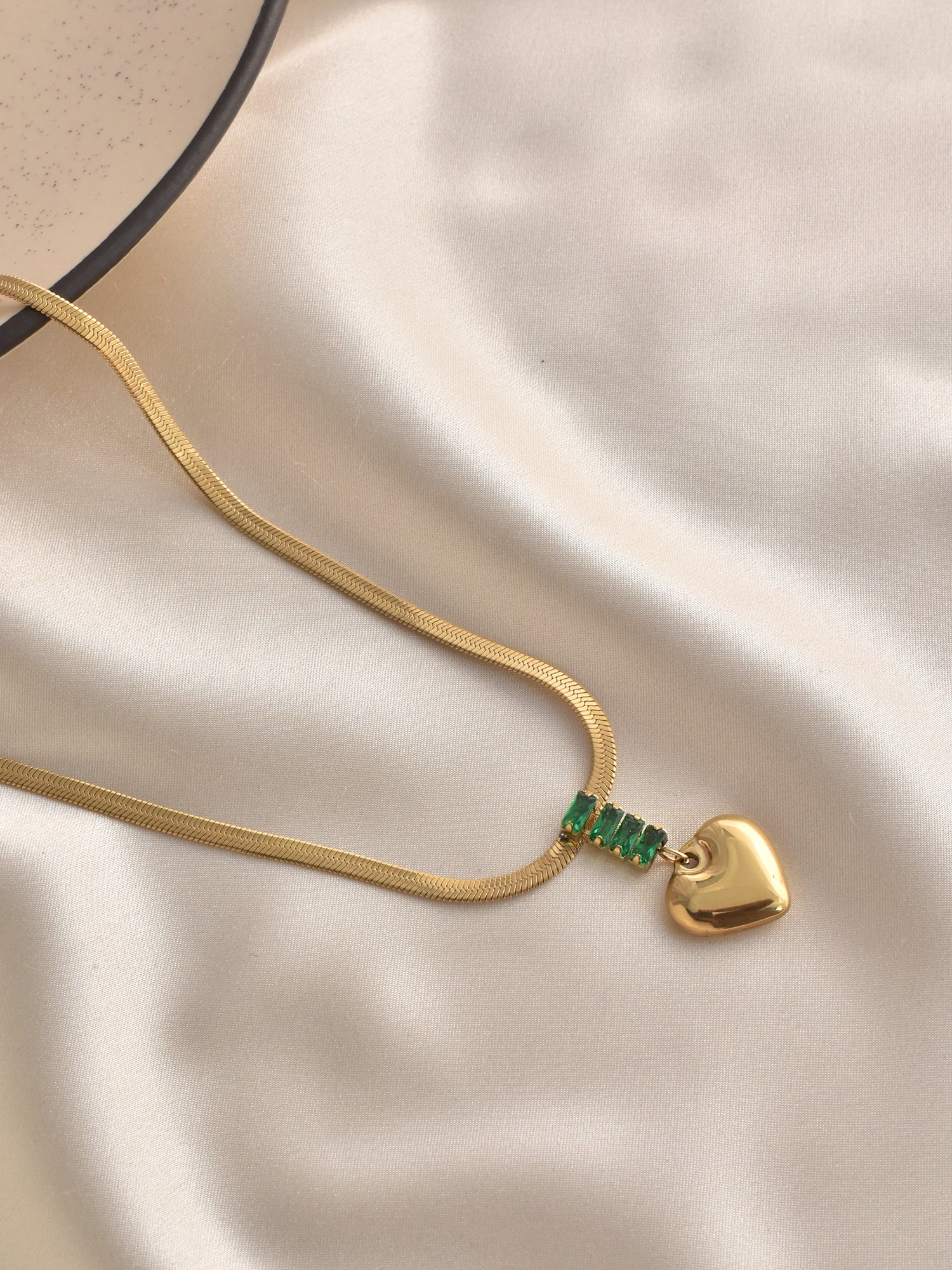 Monalisa Emerald Heart Necklace