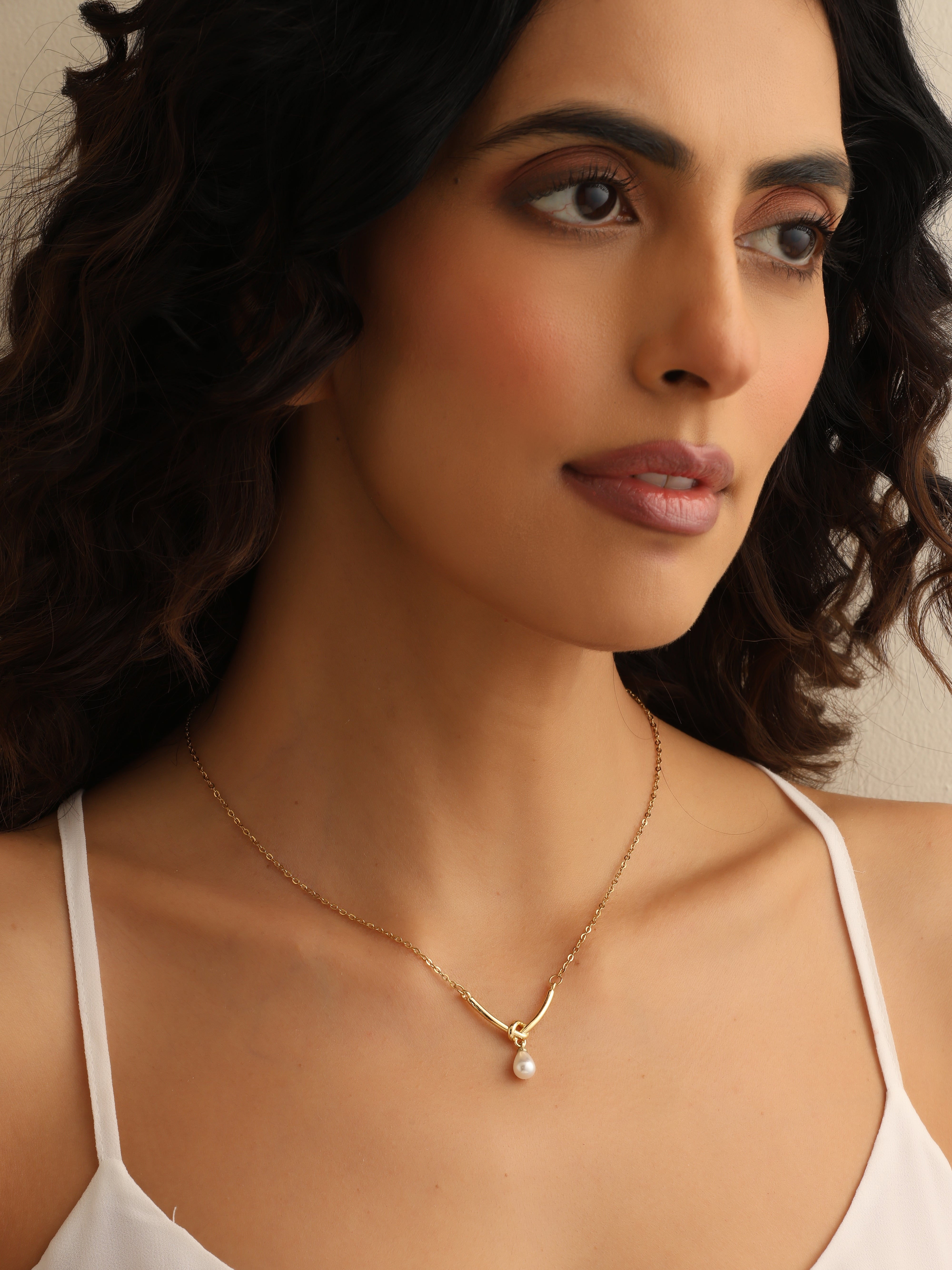 Twisted Pearl Pendant Necklace