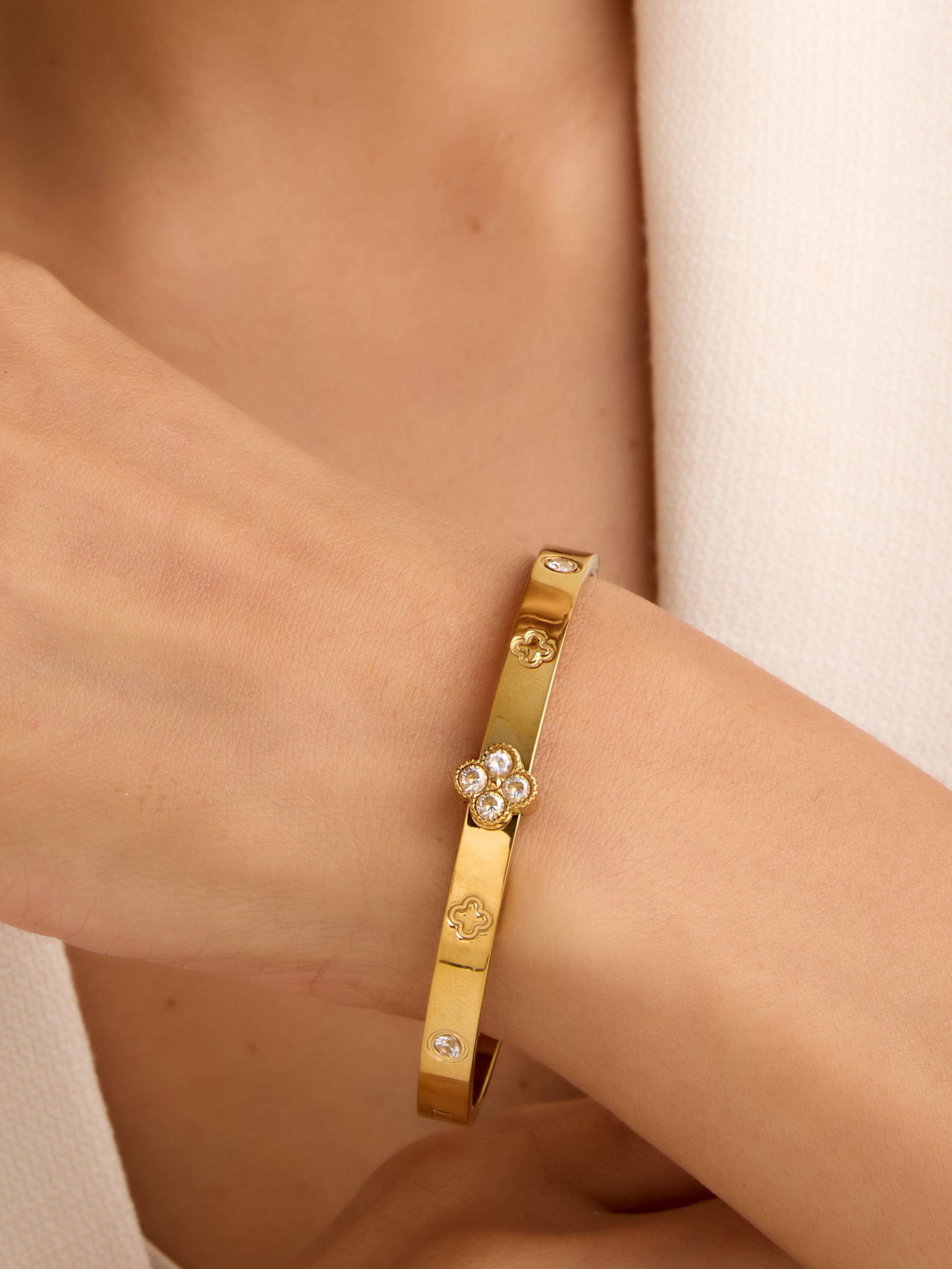 Waterproof Clover Steel Bangle