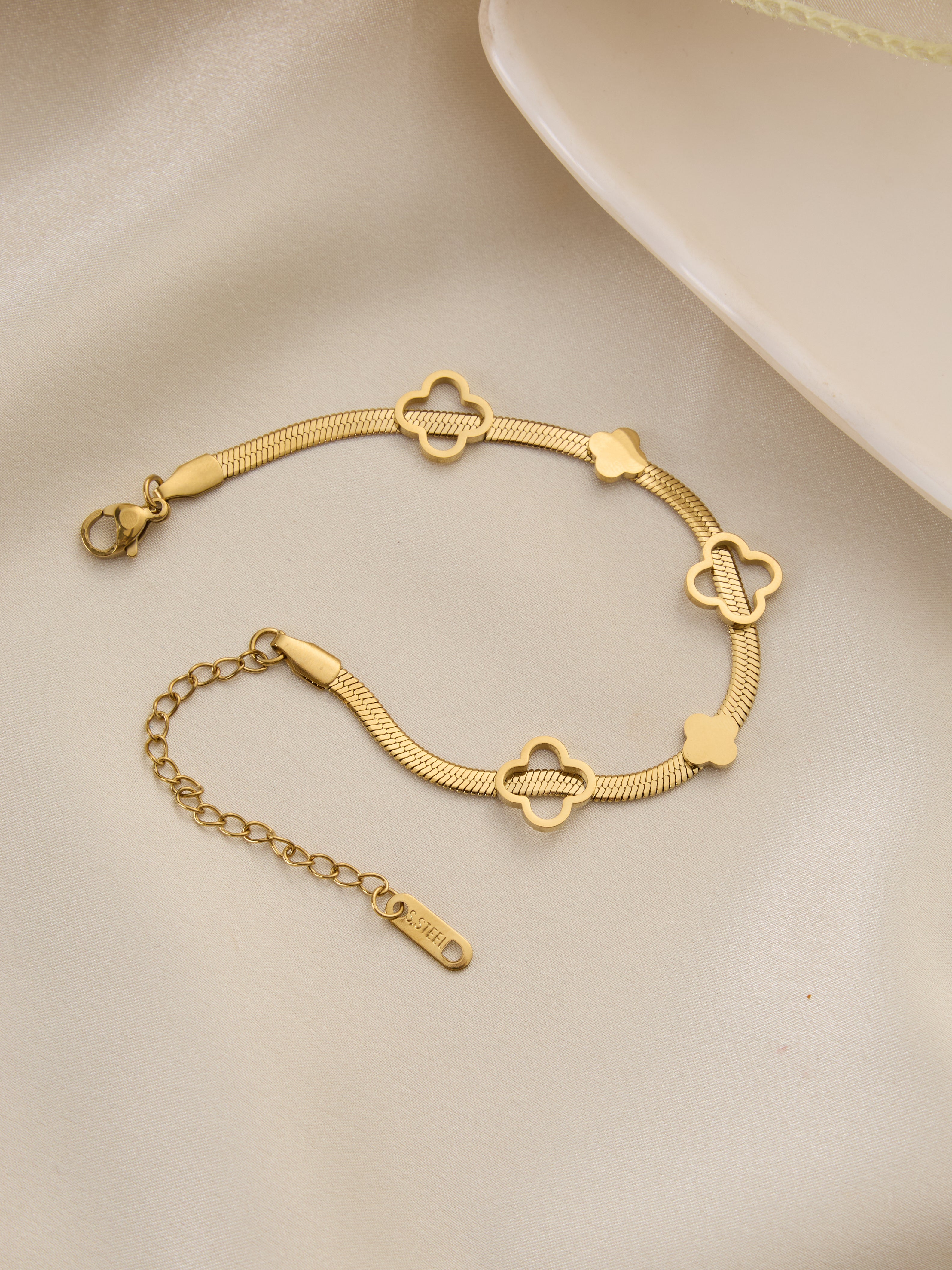 Snake Chain Clover Bracelet