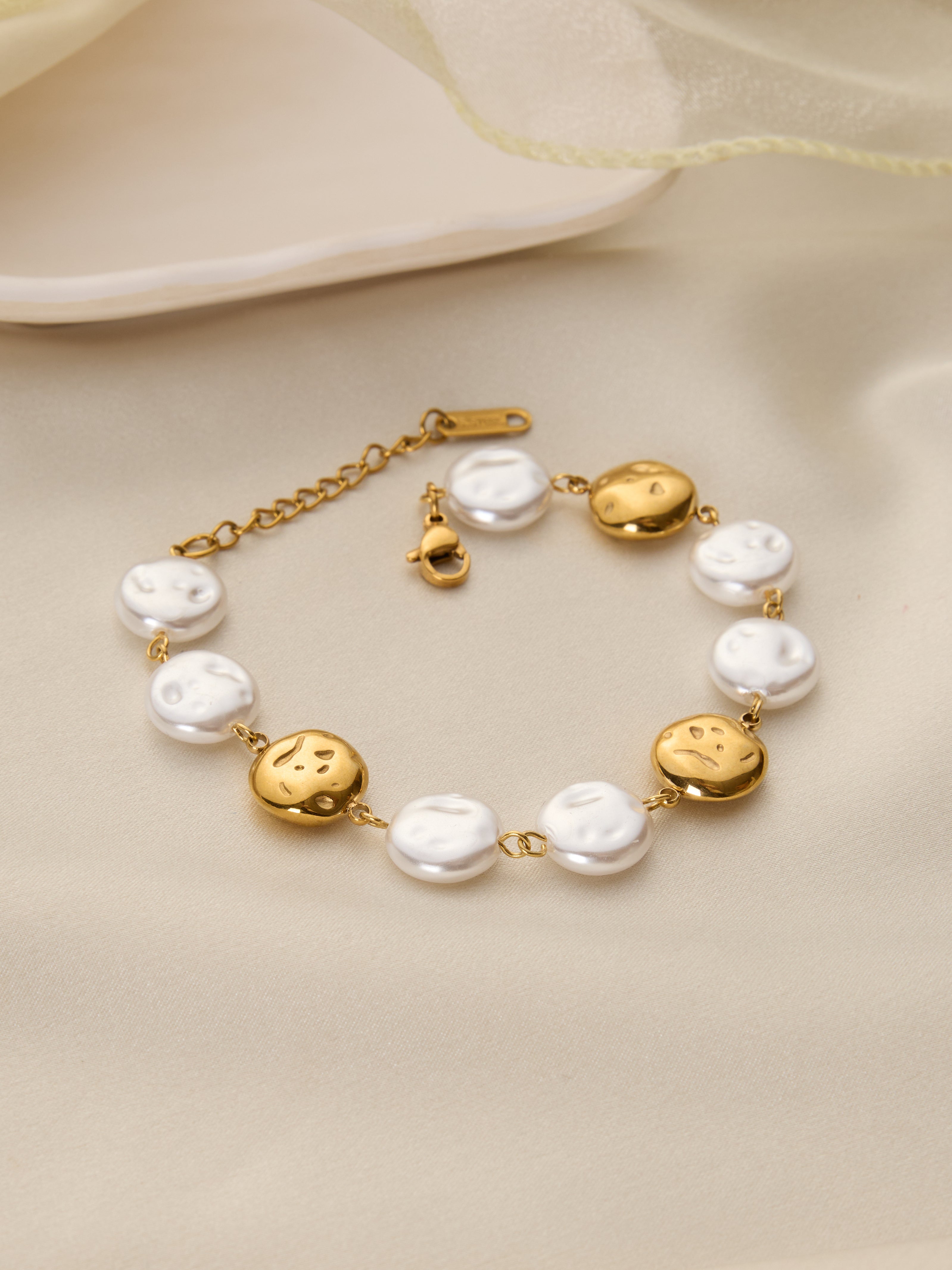 Aurelia Pearl Bracelet
