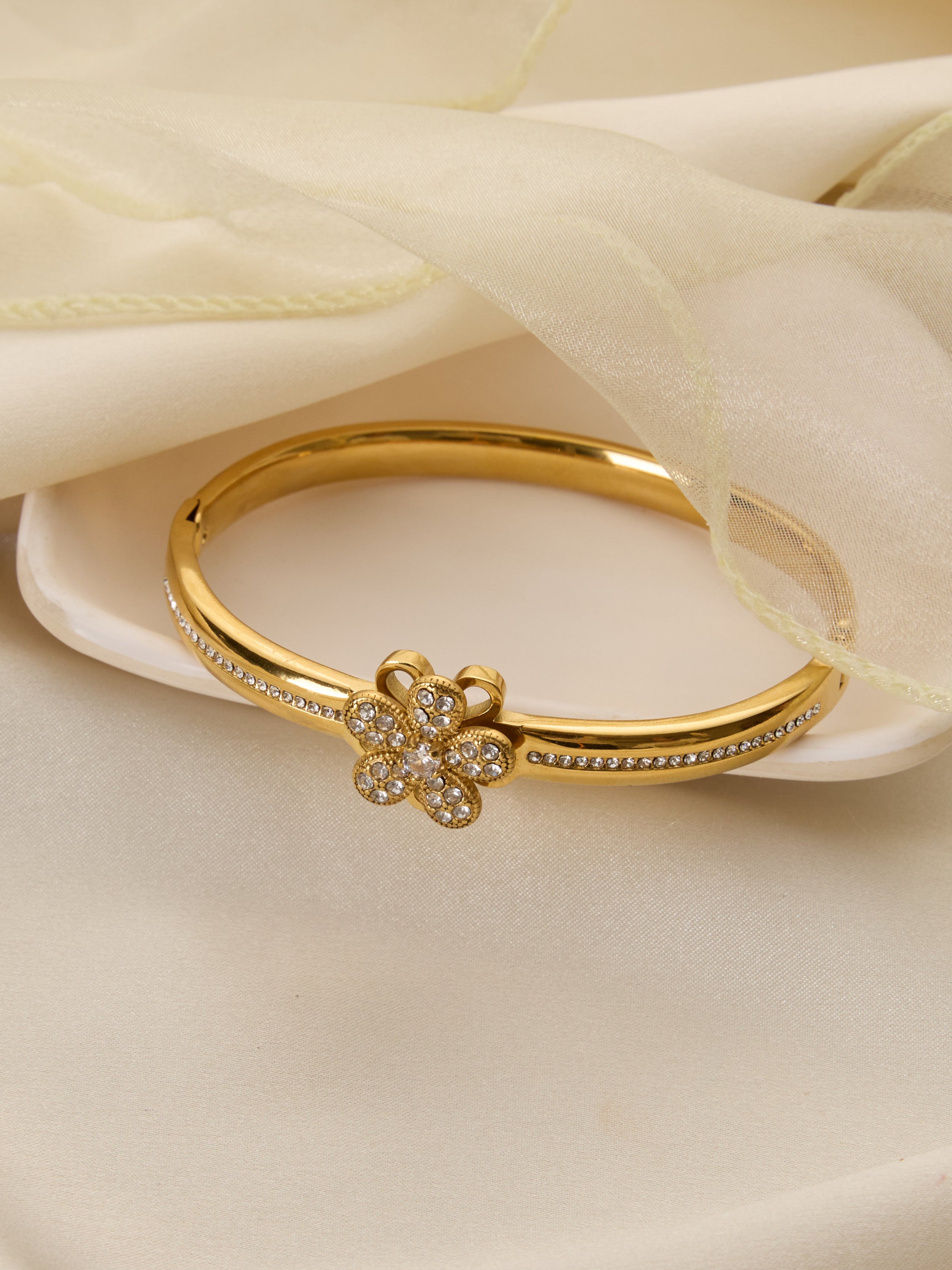 Clover Eternelle