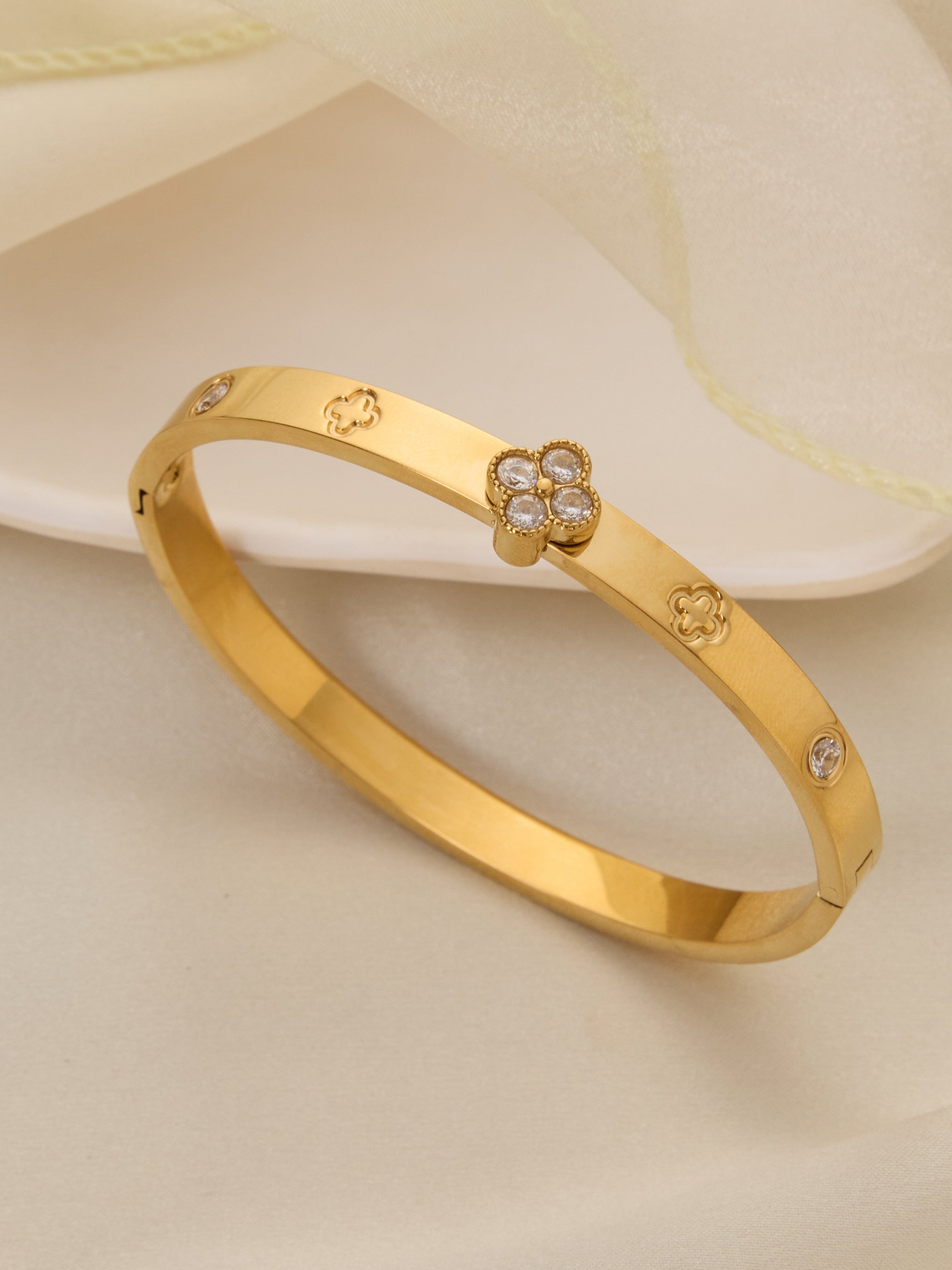 Waterproof Clover Steel Bangle