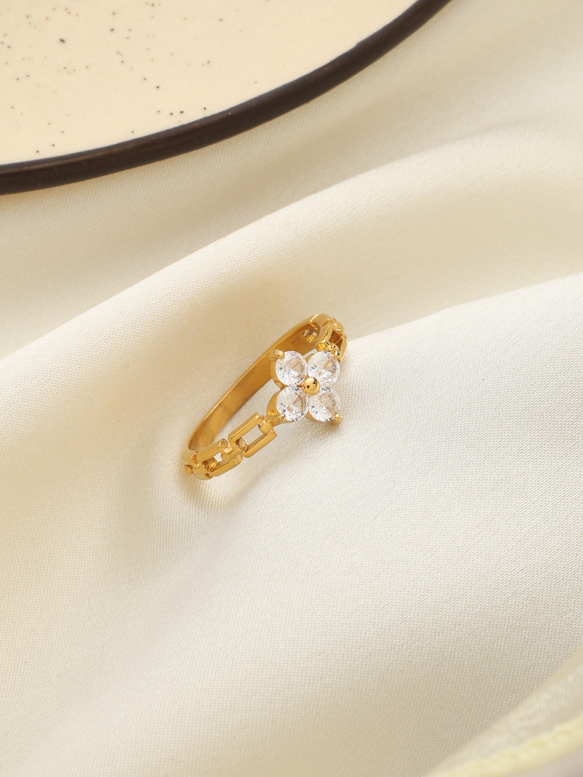 Luna Clover Ring