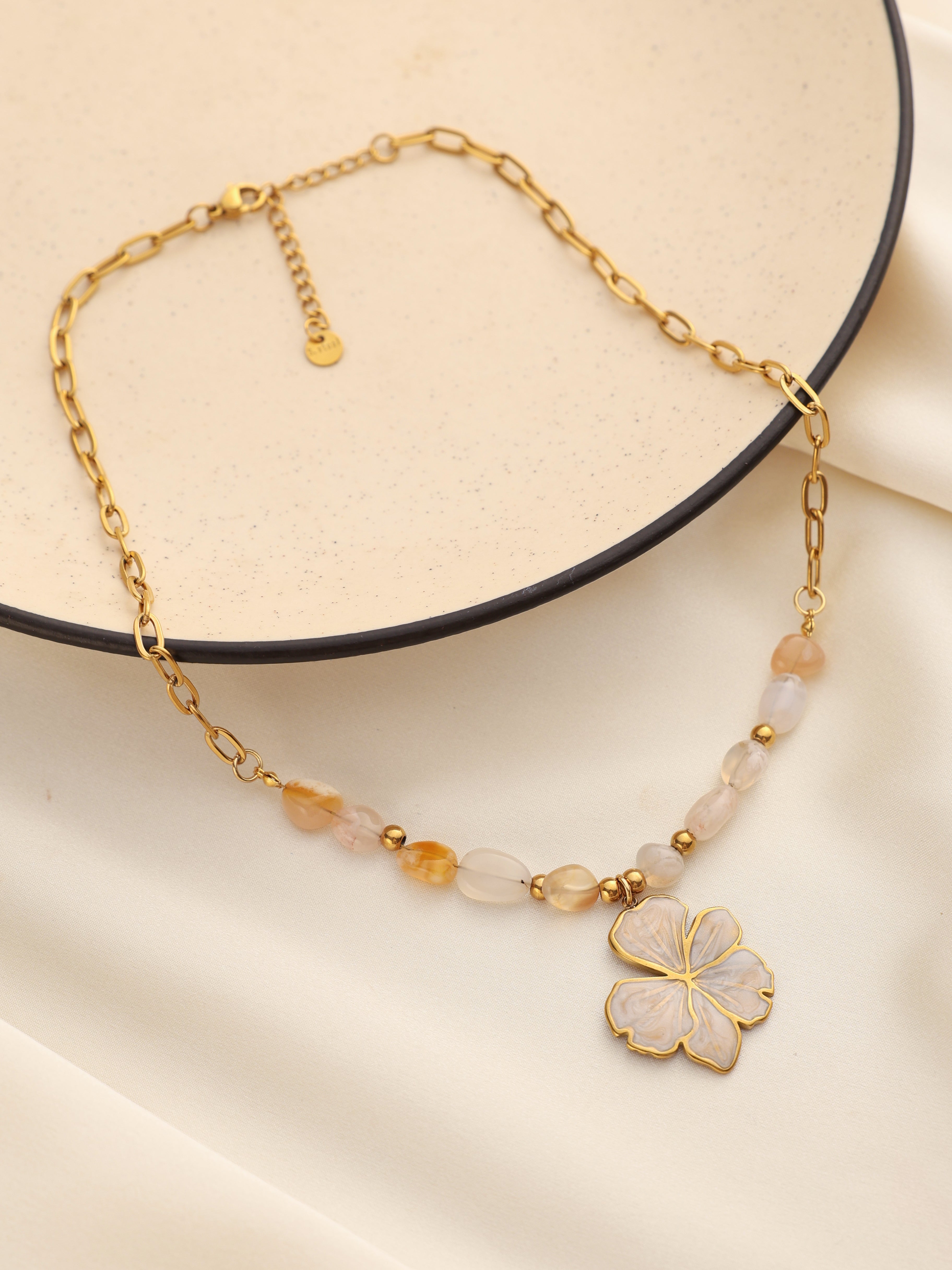 Natural Stones Daisy Necklace