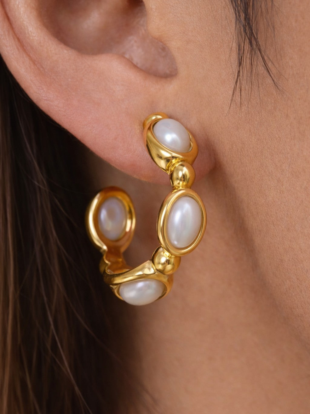 Statement Pearl Hoop