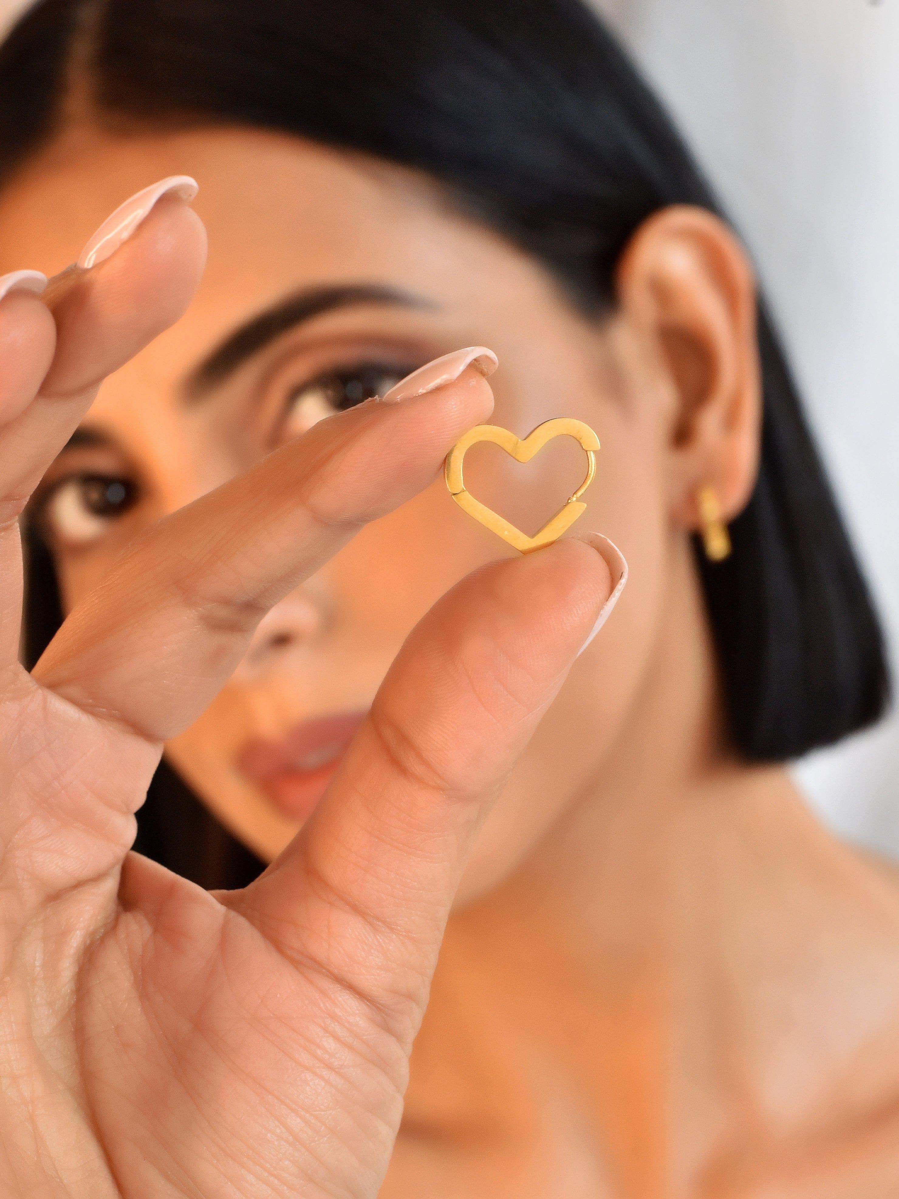 Klissaa earrings Heart Shaped Stud Earring