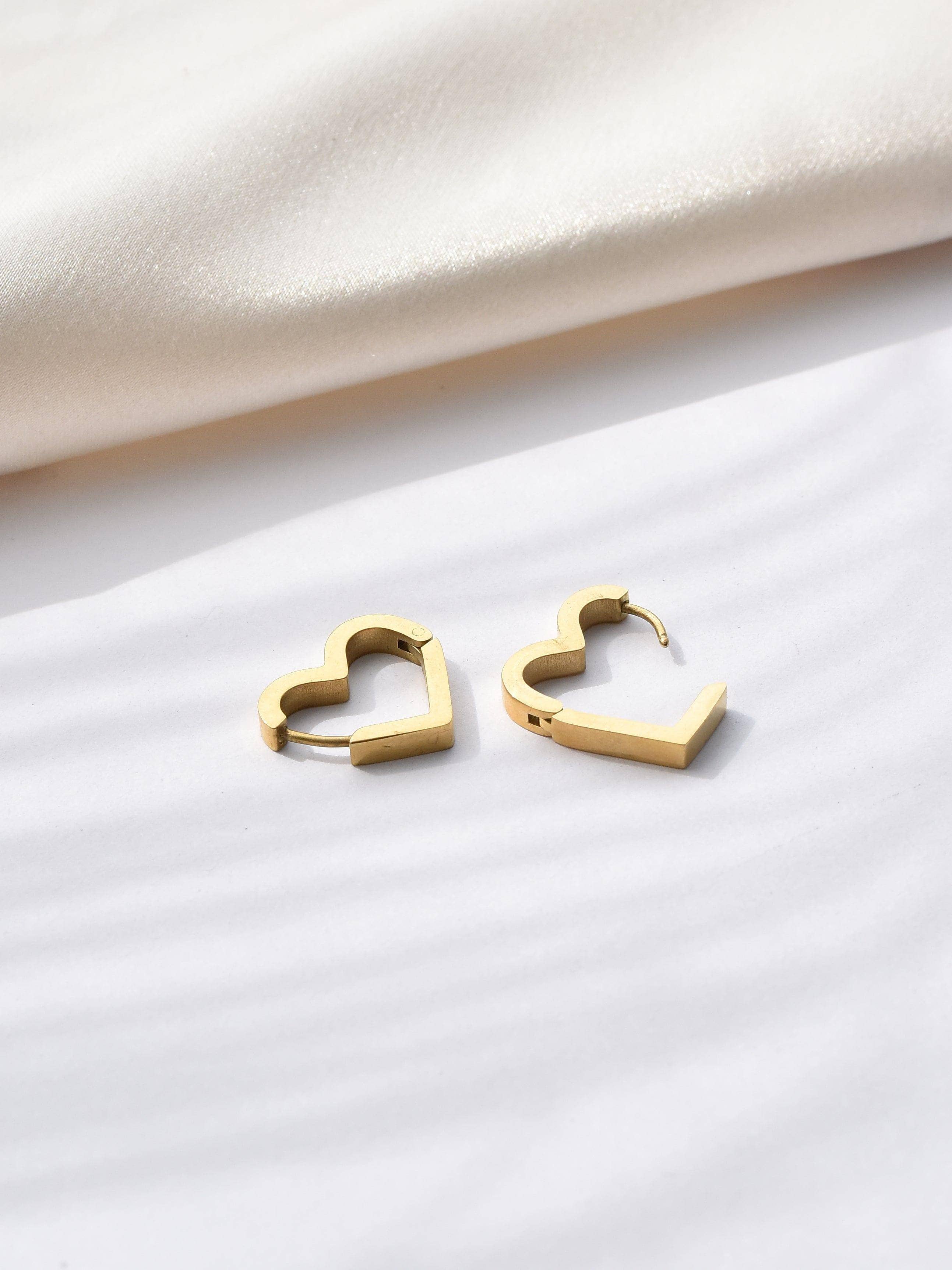 Klissaa earrings Heart Shaped Stud Earring