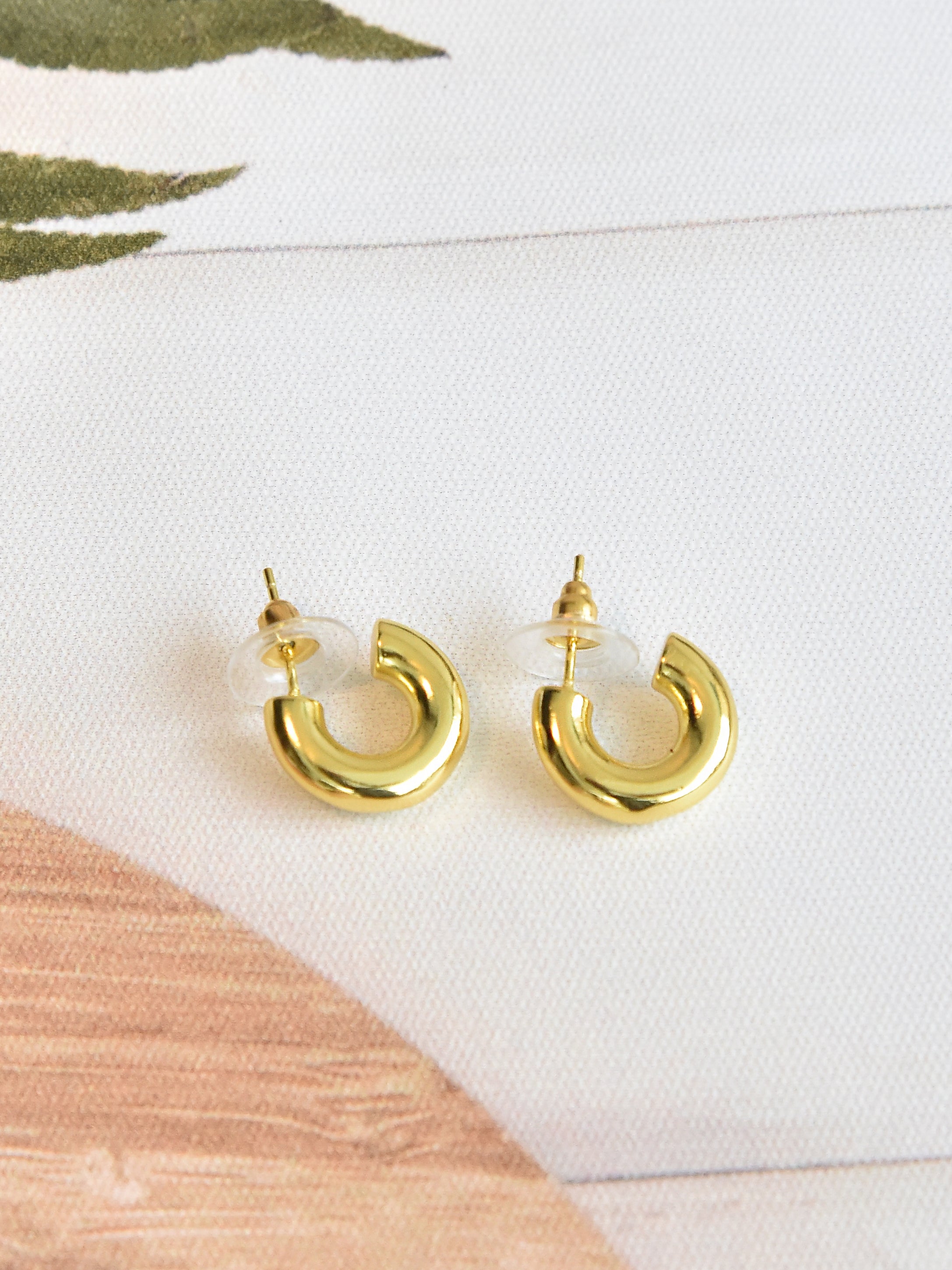 Klissaa Earrings Klissaa Gold Huggies
