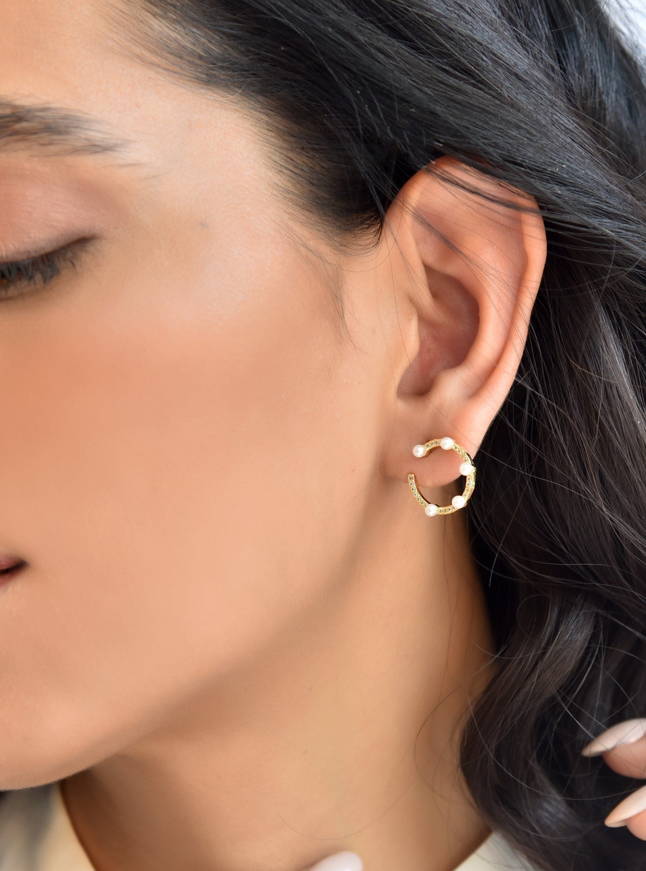 Klissaa Earrings Pearl Circular Earrings