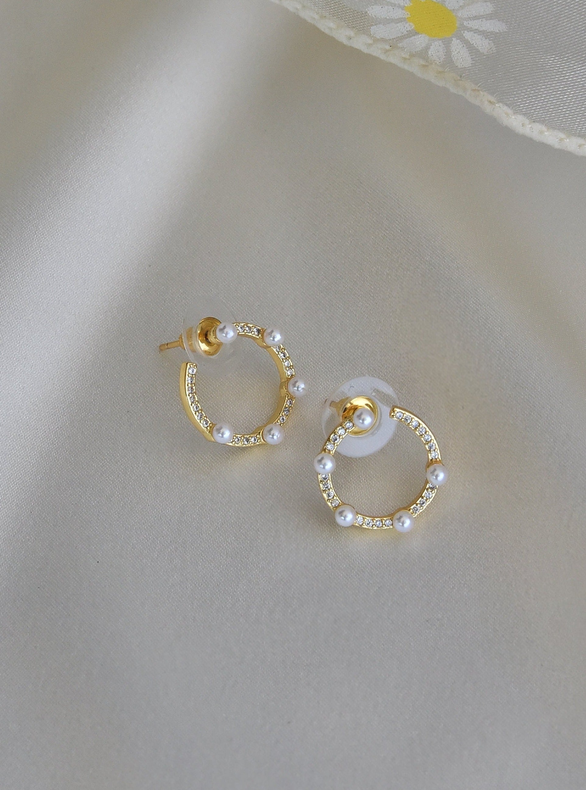 Klissaa Earrings Pearl Circular Earrings