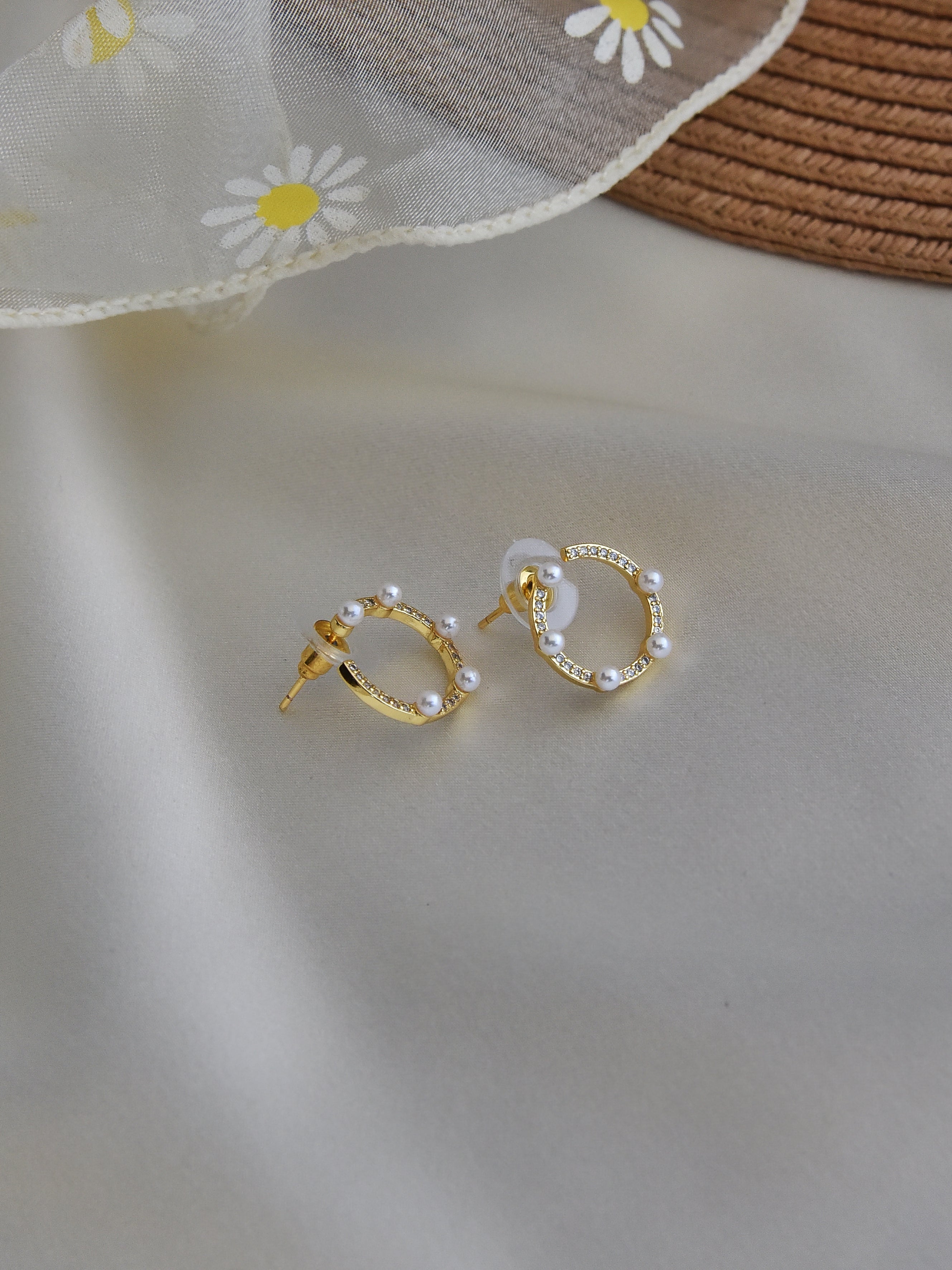 Klissaa Earrings Pearl Circular Earrings