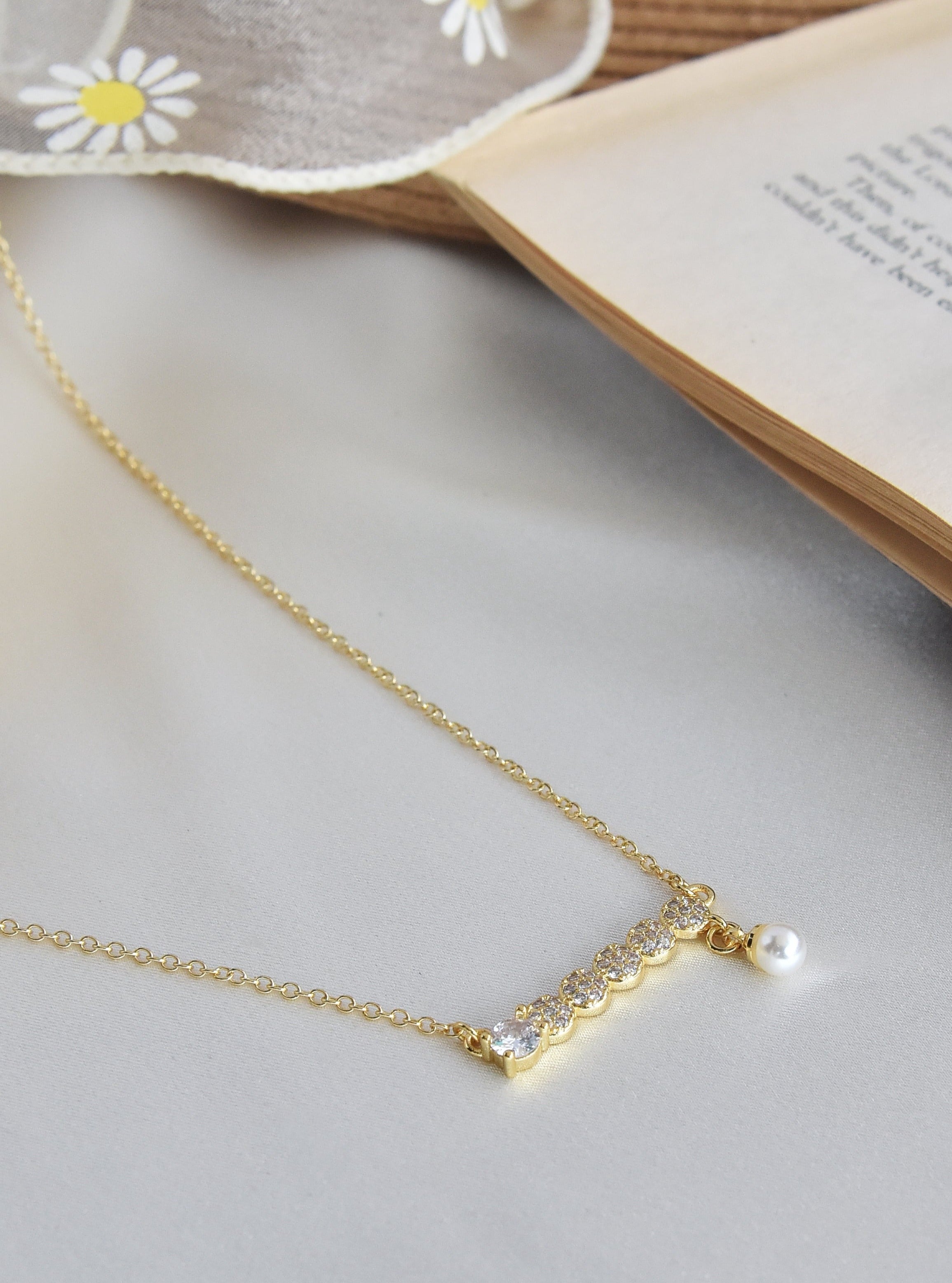 Klissaa Necklaces Pearlite Solitaire Necklace