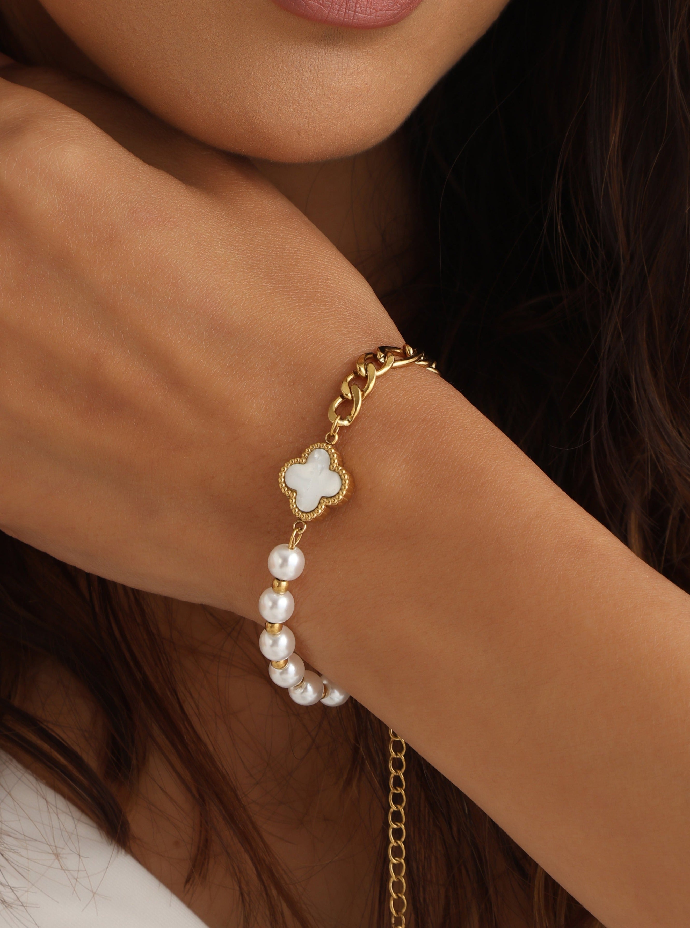 Pearly Bliss Clover Bracelet