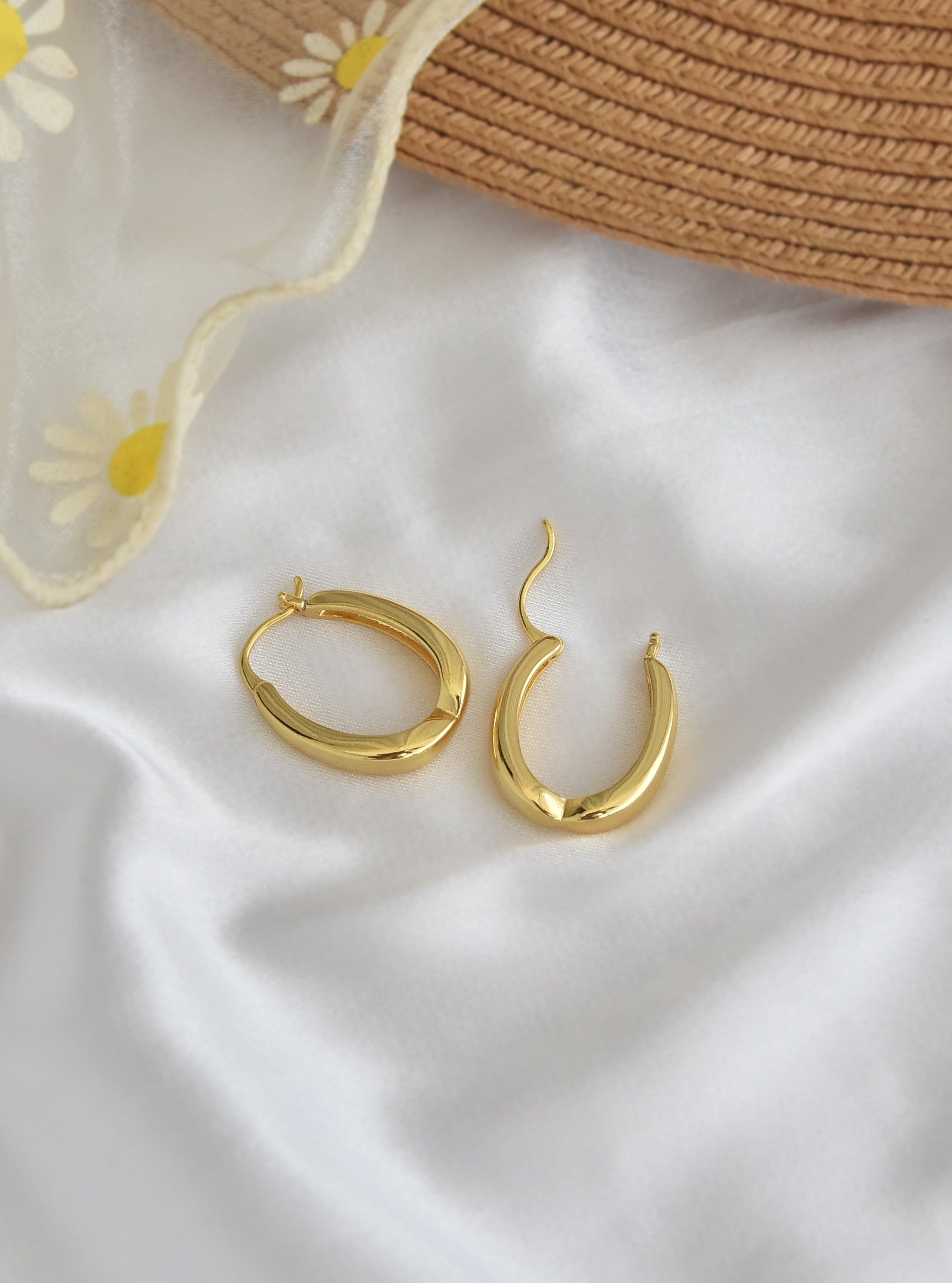 Timeless Classic Oval Hoops