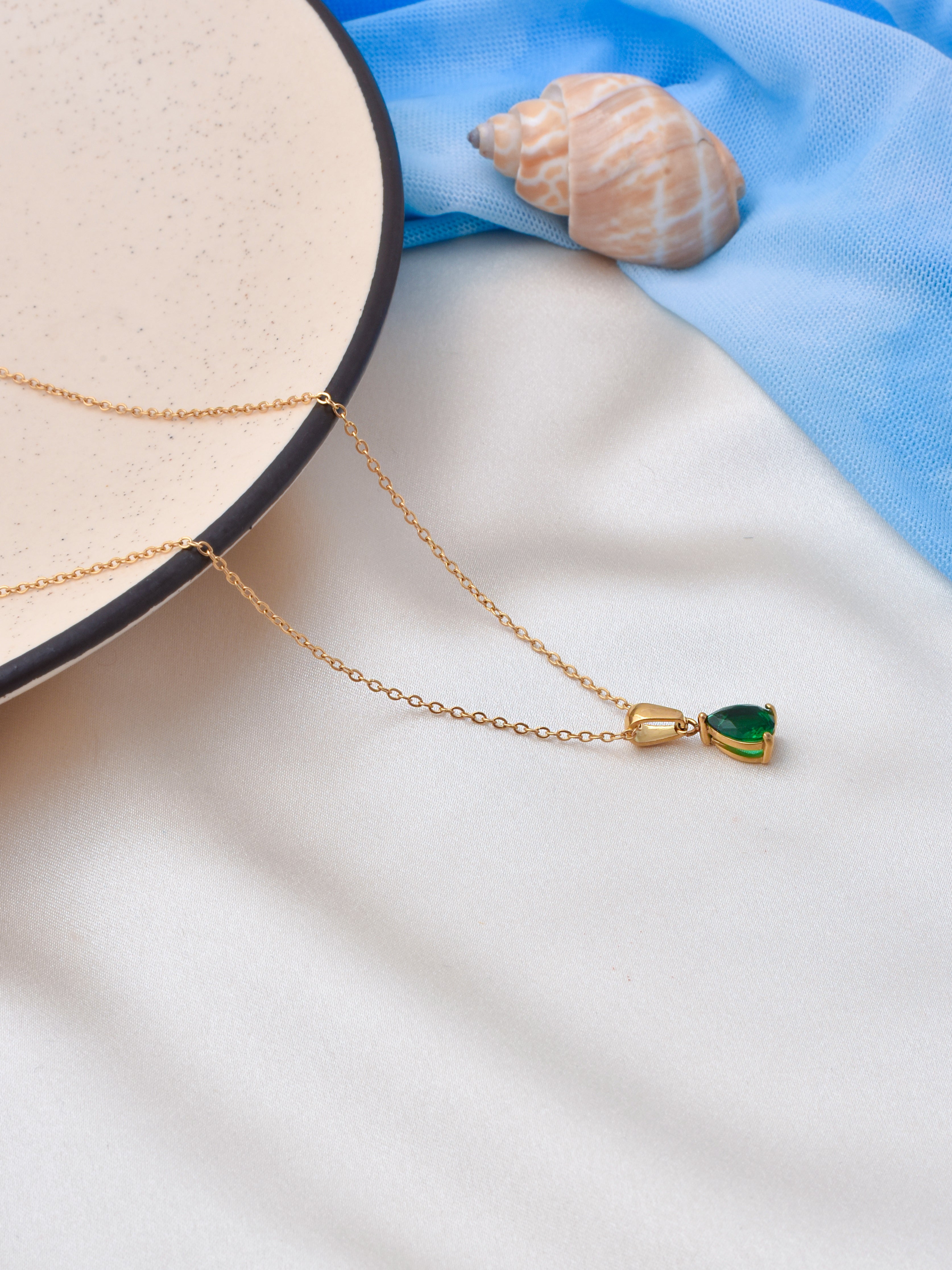 Simple Emerald Pendant Necklace