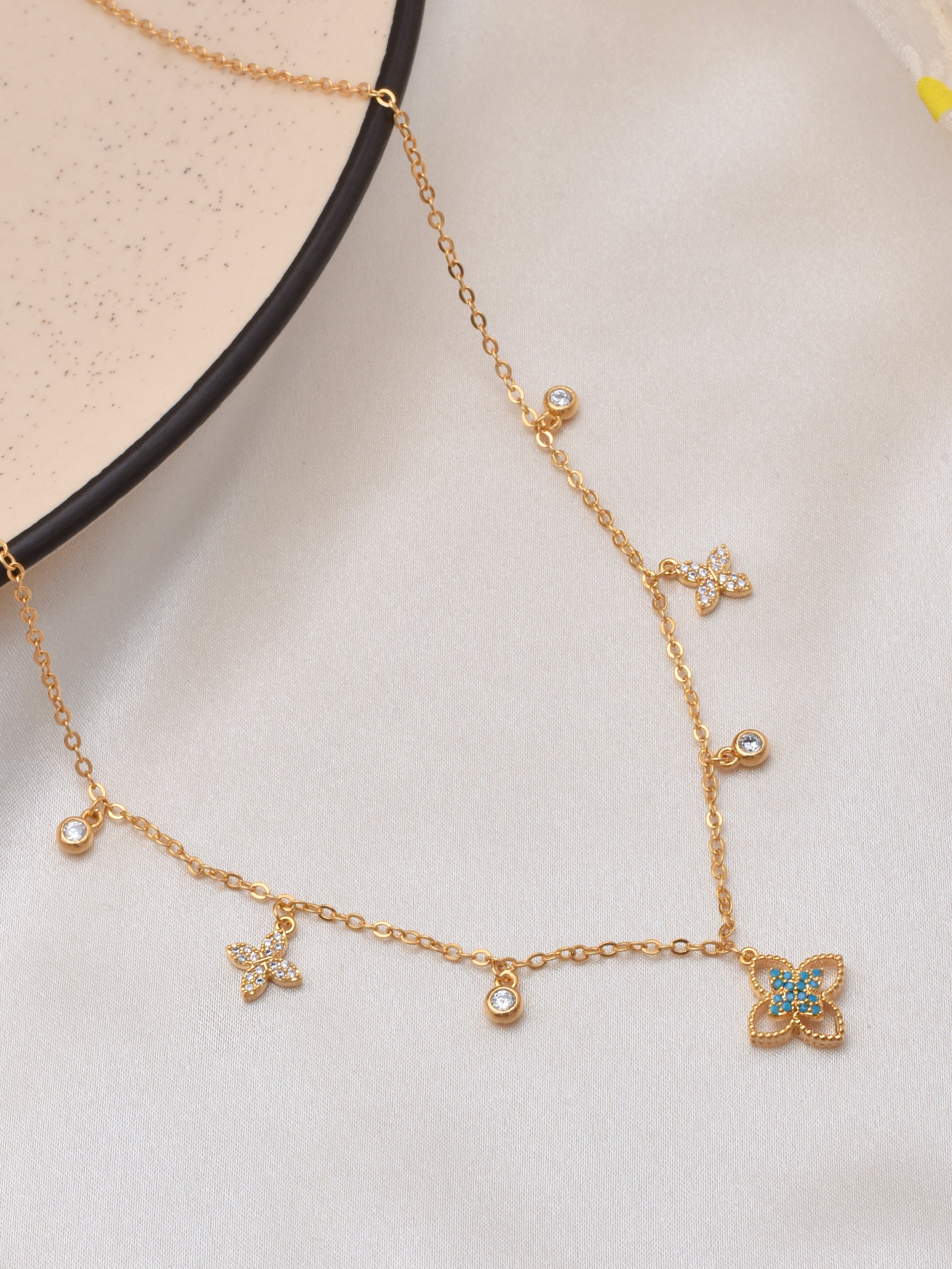 Glamorous Clover Charms Necklace