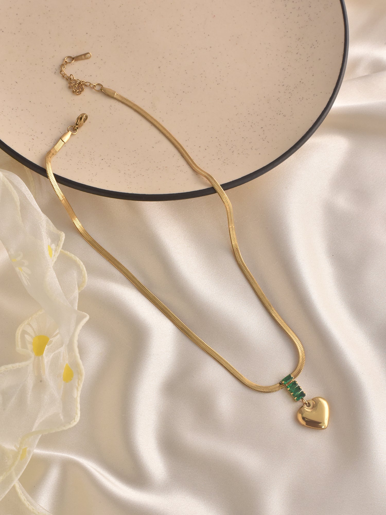 Monalisa Emerald Heart Necklace