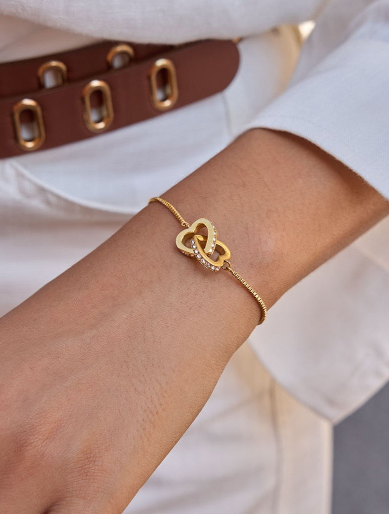 Classic Entangled Hearts