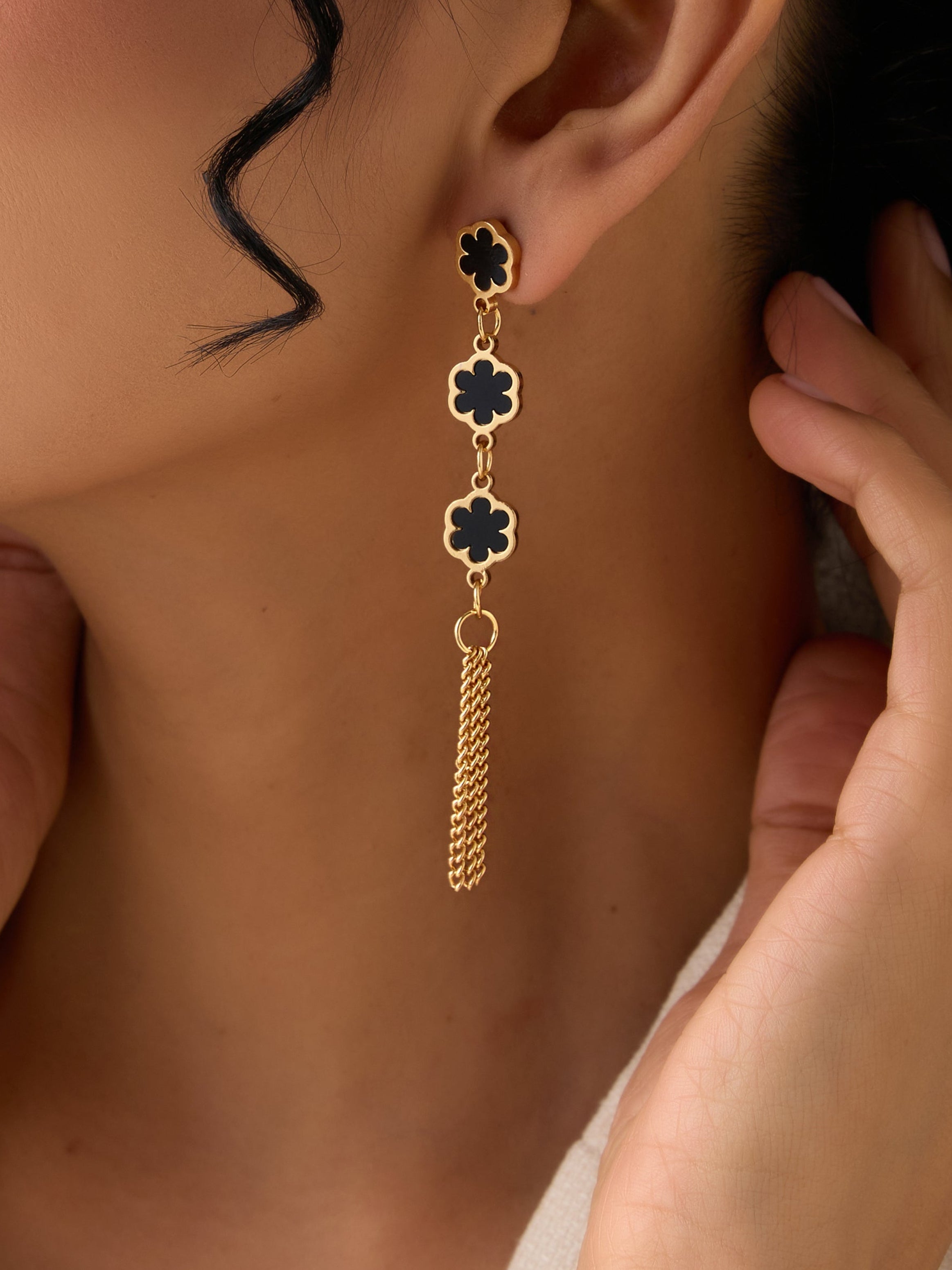 Elegant Clover Tassel