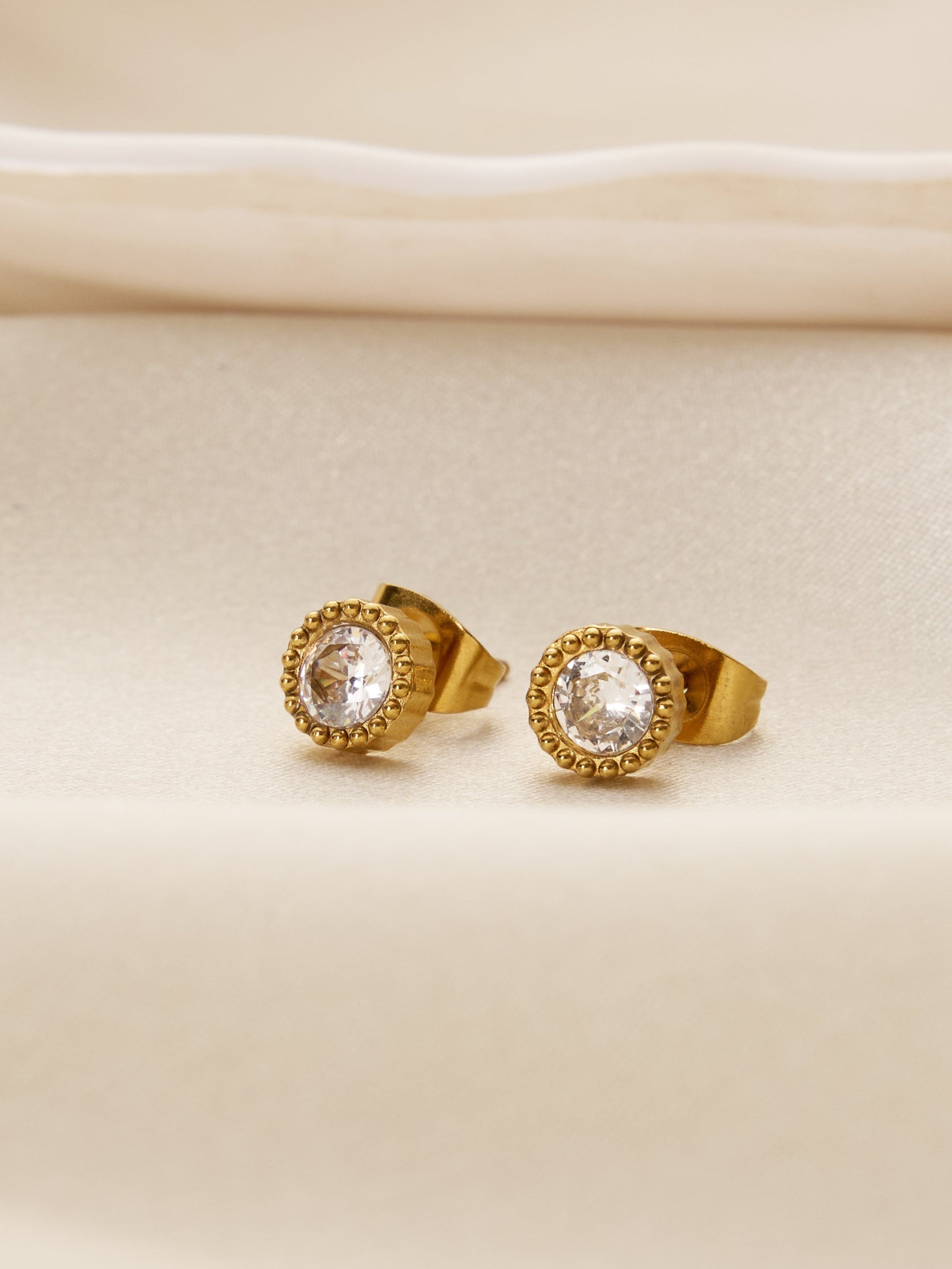 Everyday Round Studs