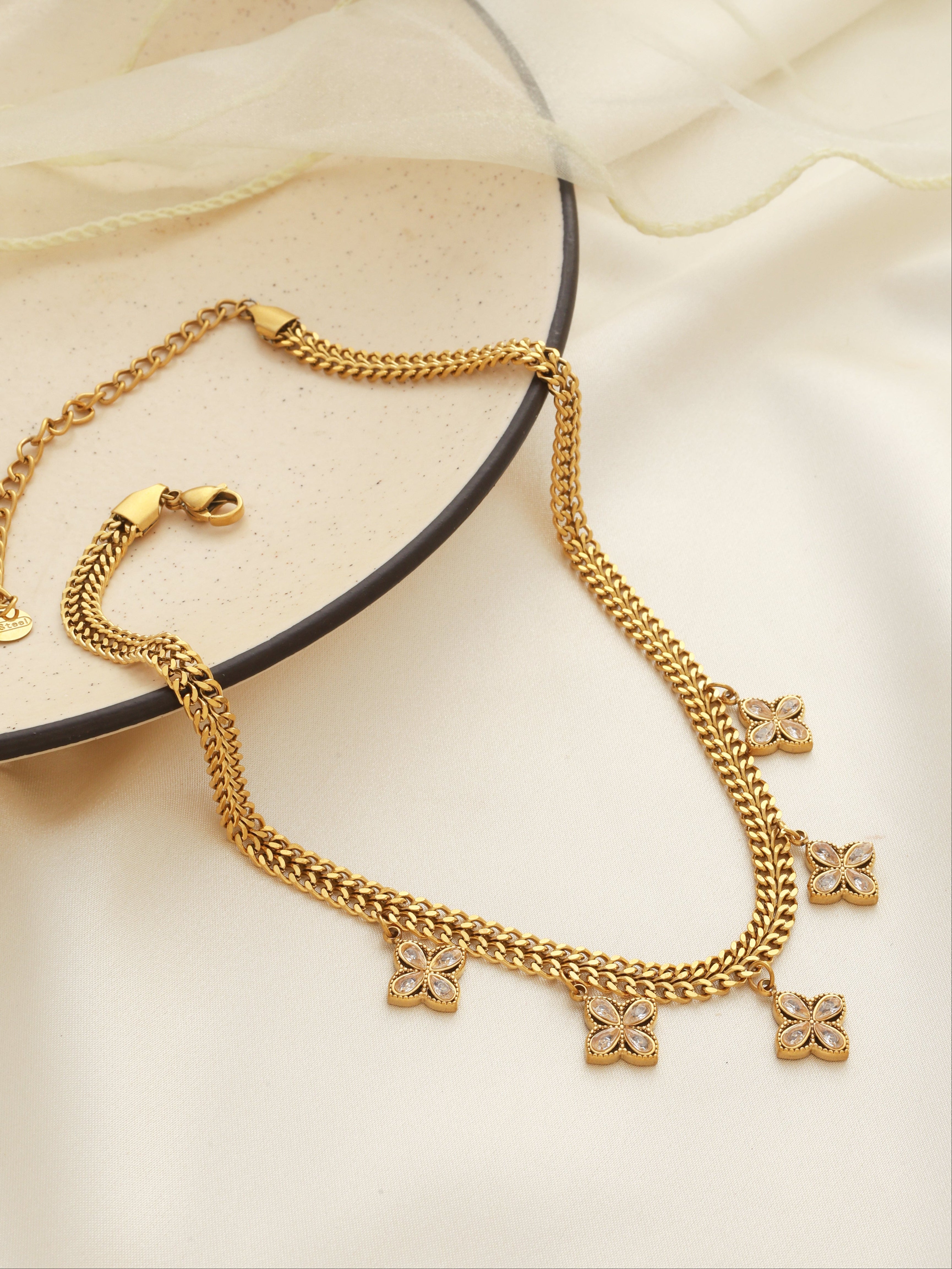 Five Clover Choker Necklace