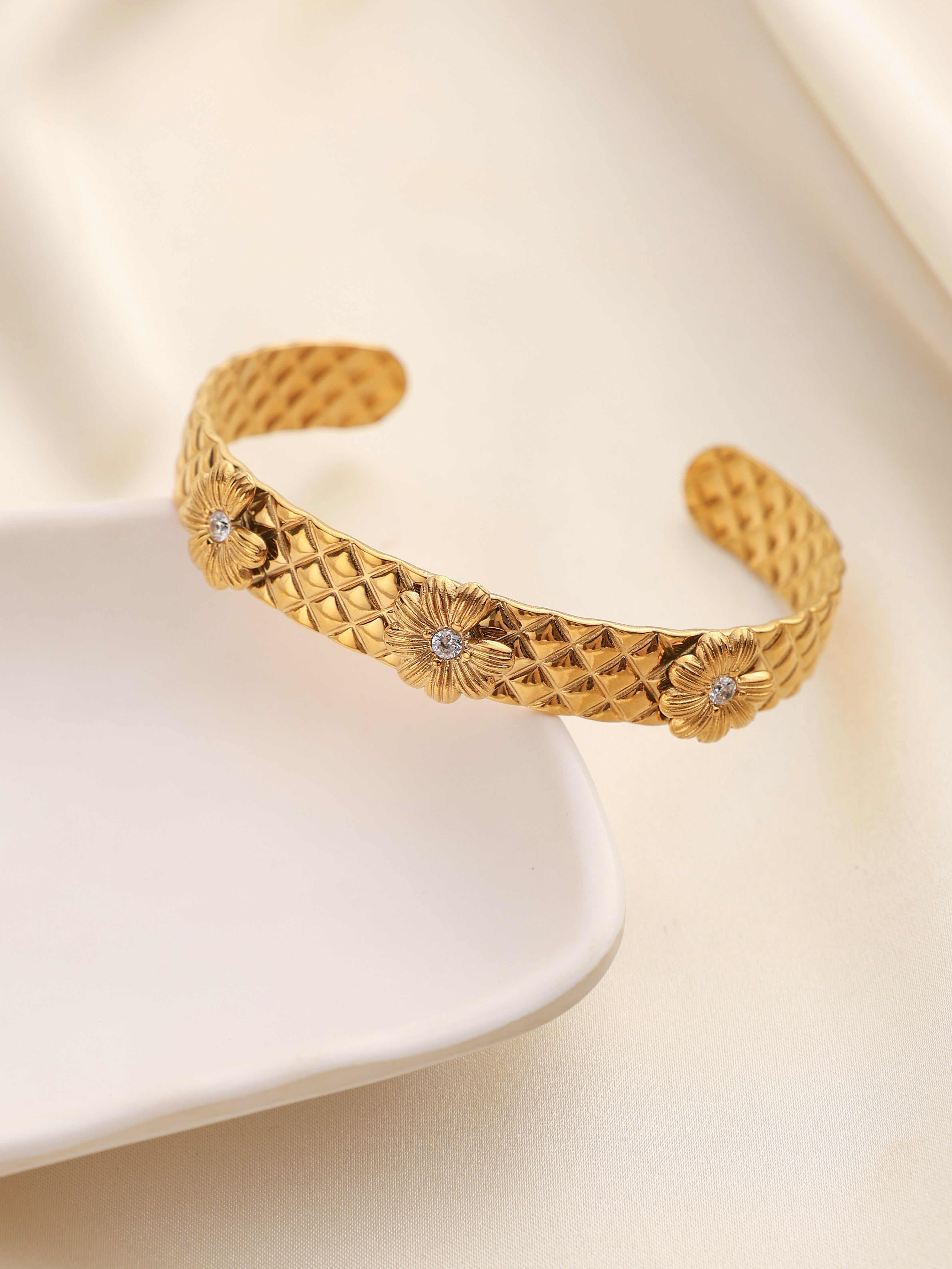 Classic Daisy Cuff