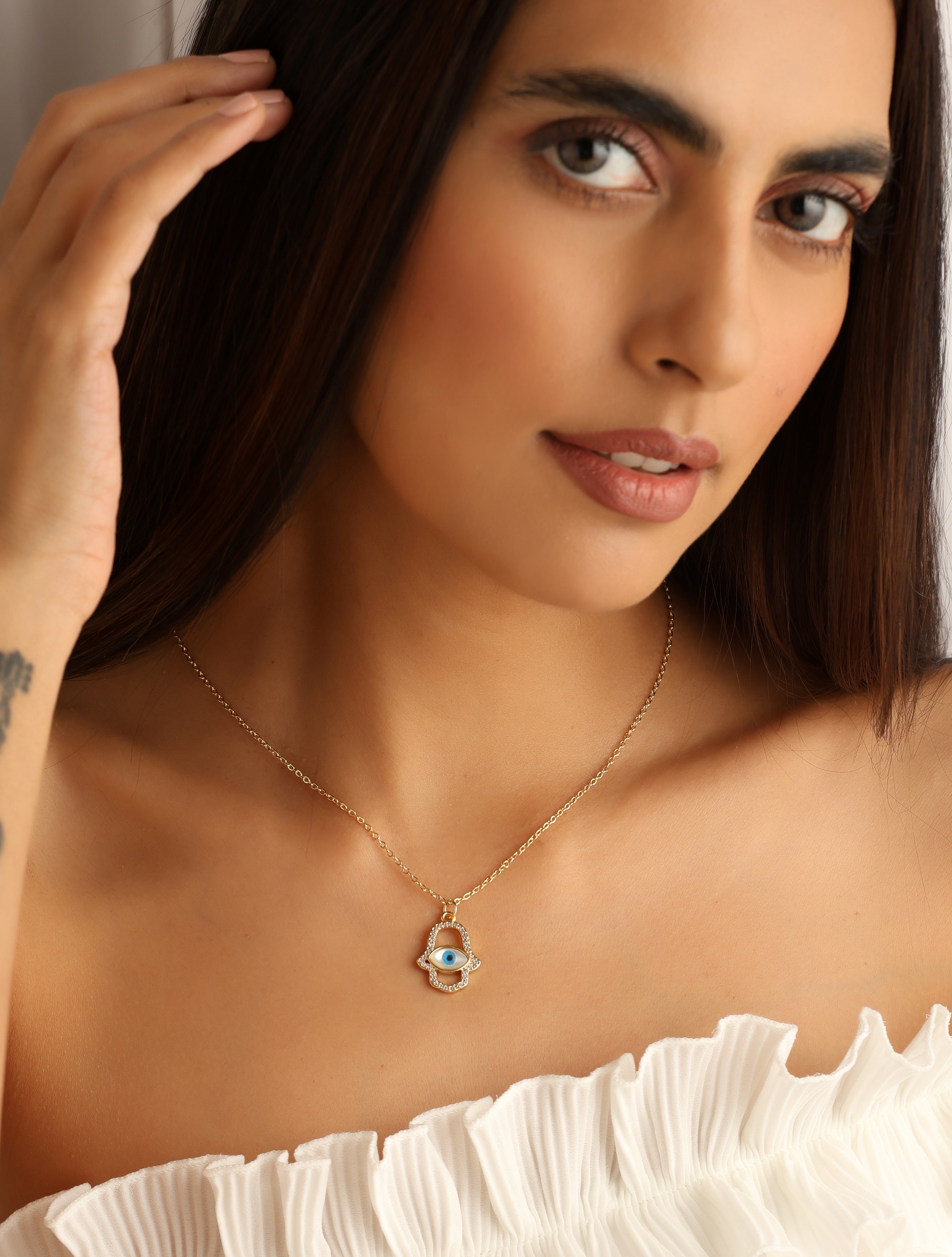 Klissaa Mother Of Pearl Hamsa Hand Necklace