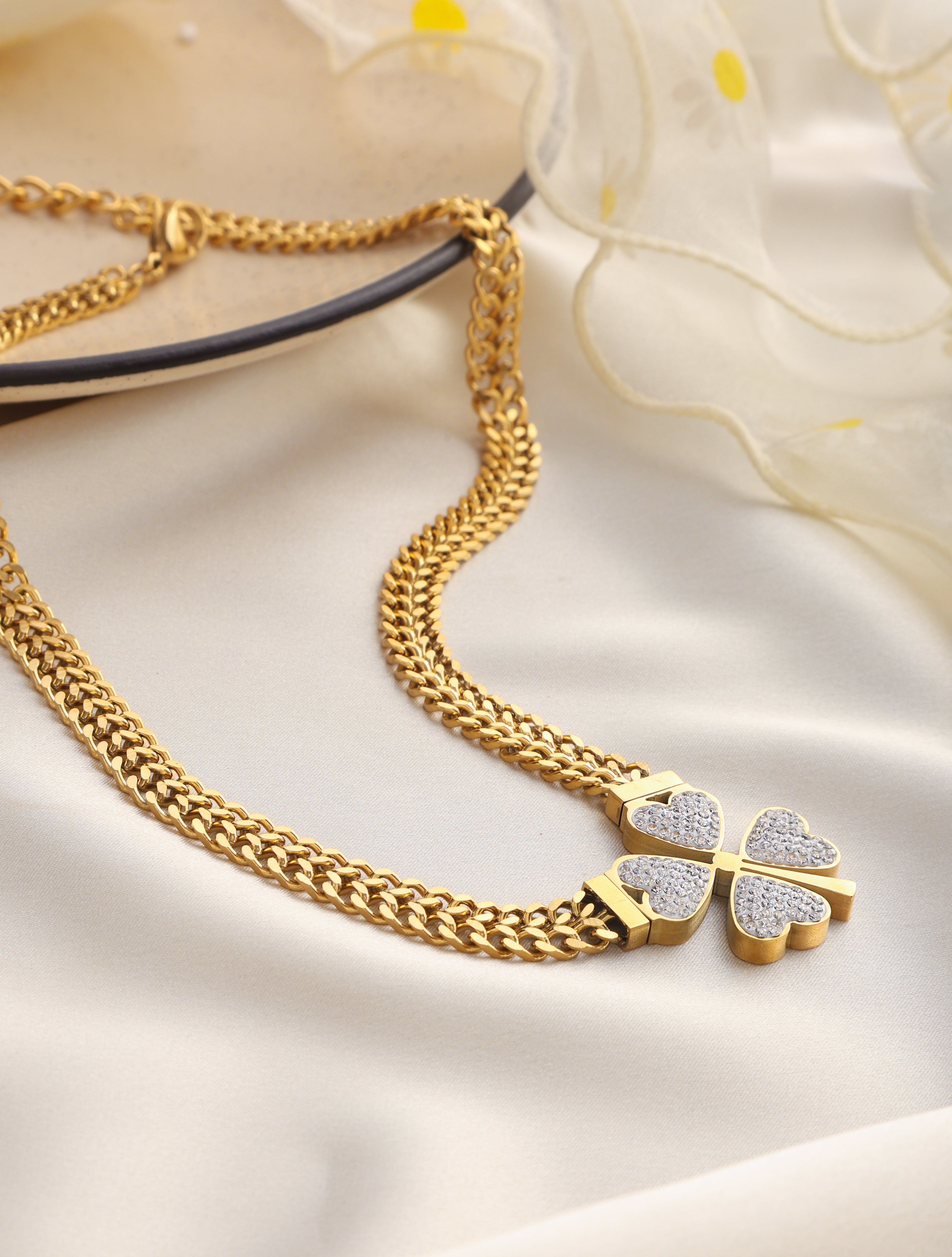 Santorini White Clover Necklace