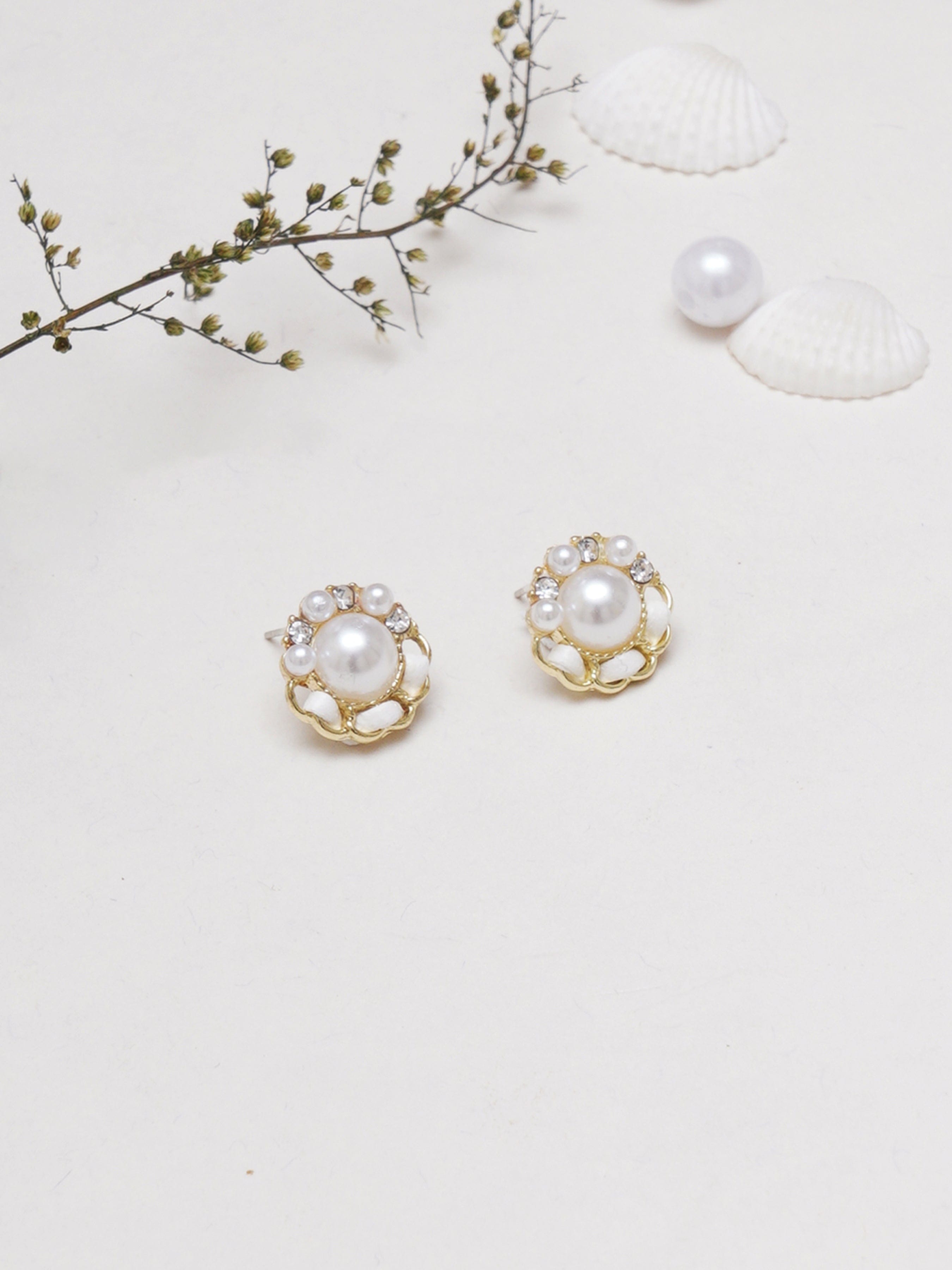 Klissaa earrings Elegant Daisy Pearl Stud Earrings