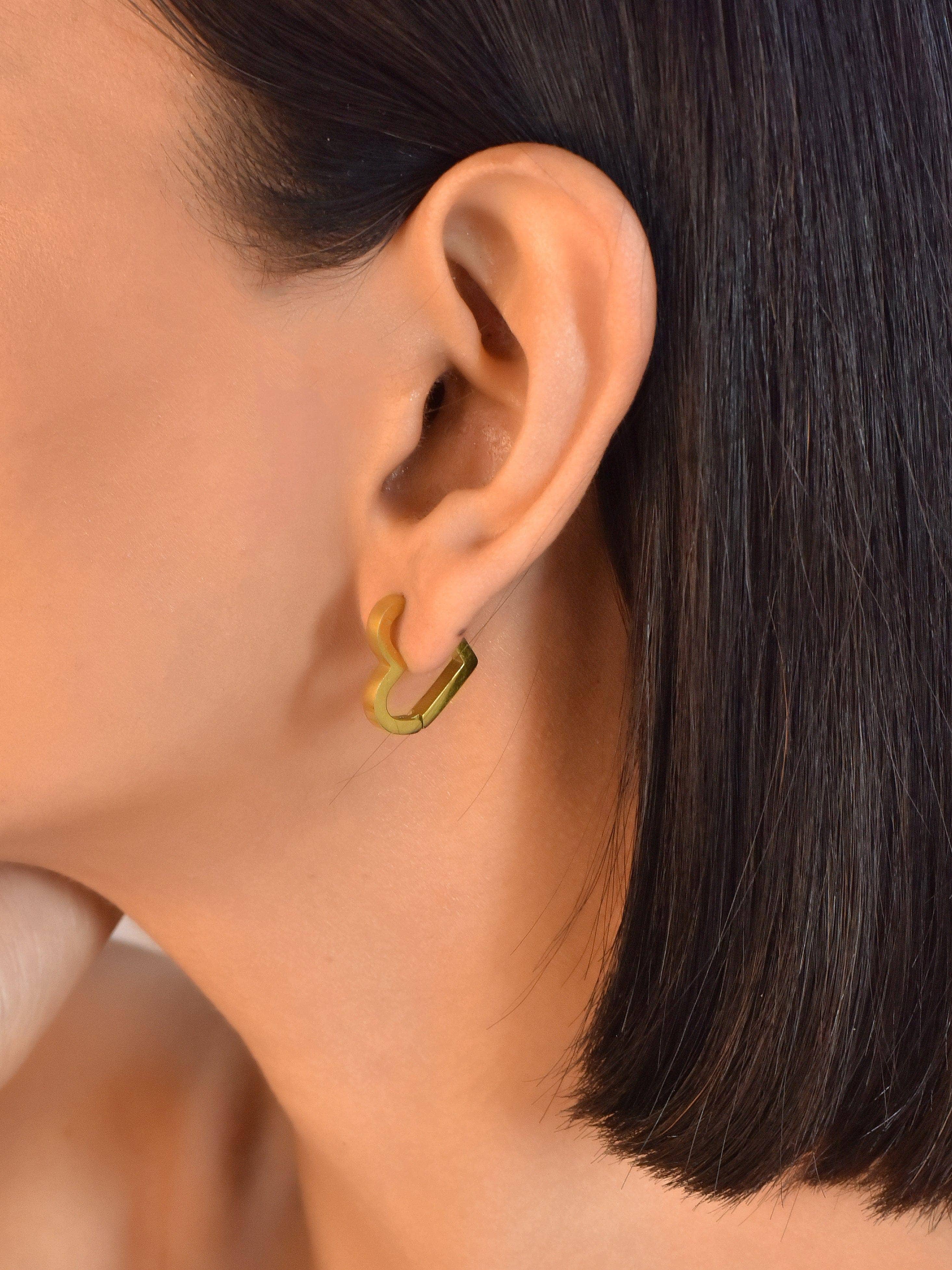 Klissaa earrings Heart Shaped Stud Earring